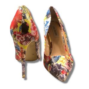 Steve Madden Multi Color Floral Daisise Heel size 8